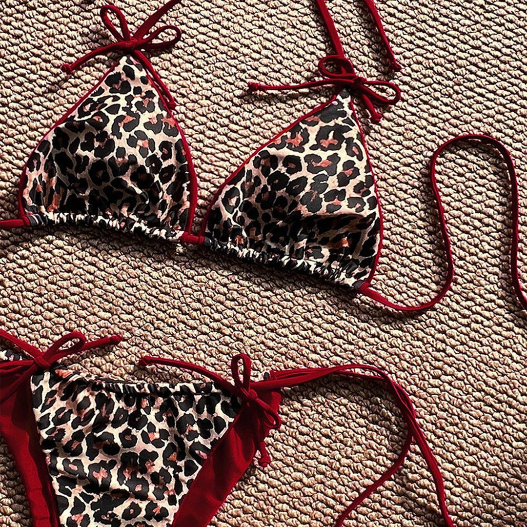 Women's String Bikini in red leopard