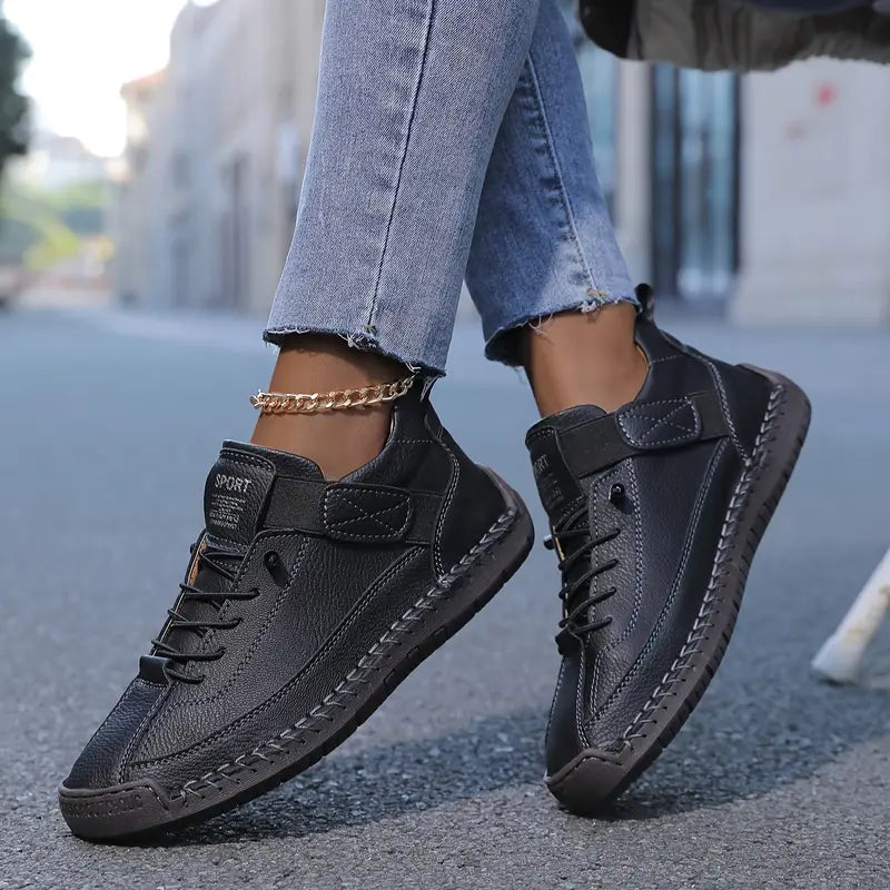 Women's Orthopedic Sneakers in black