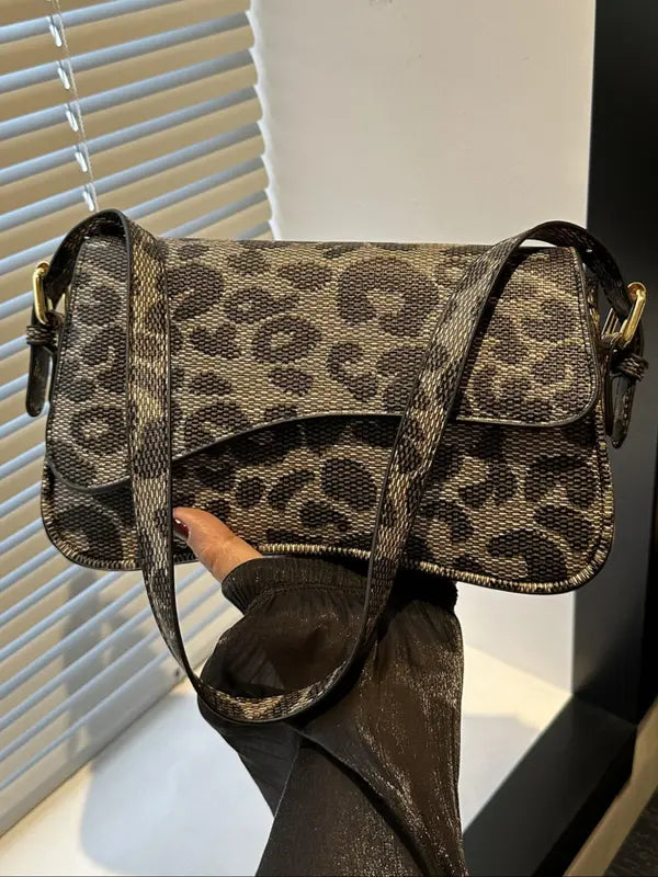 Women's Shoulder Bag in leopard