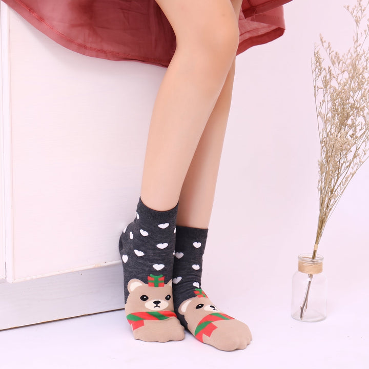 Holiday Novelty Christmas Socks 5 Pack, Unisex Assorted Multicolour Festive Santa