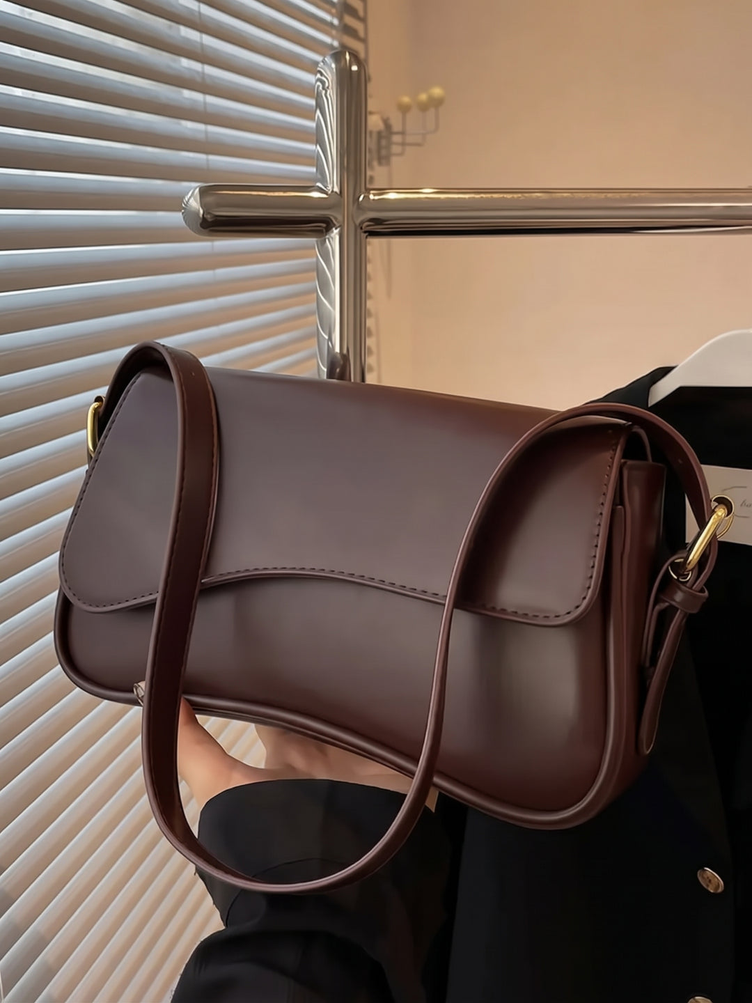 Women's Shoulder Bag in coffee